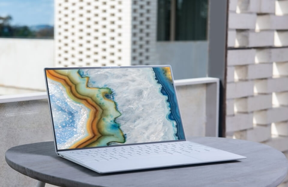 What are the key features of Dell’s latest 2025 laptops